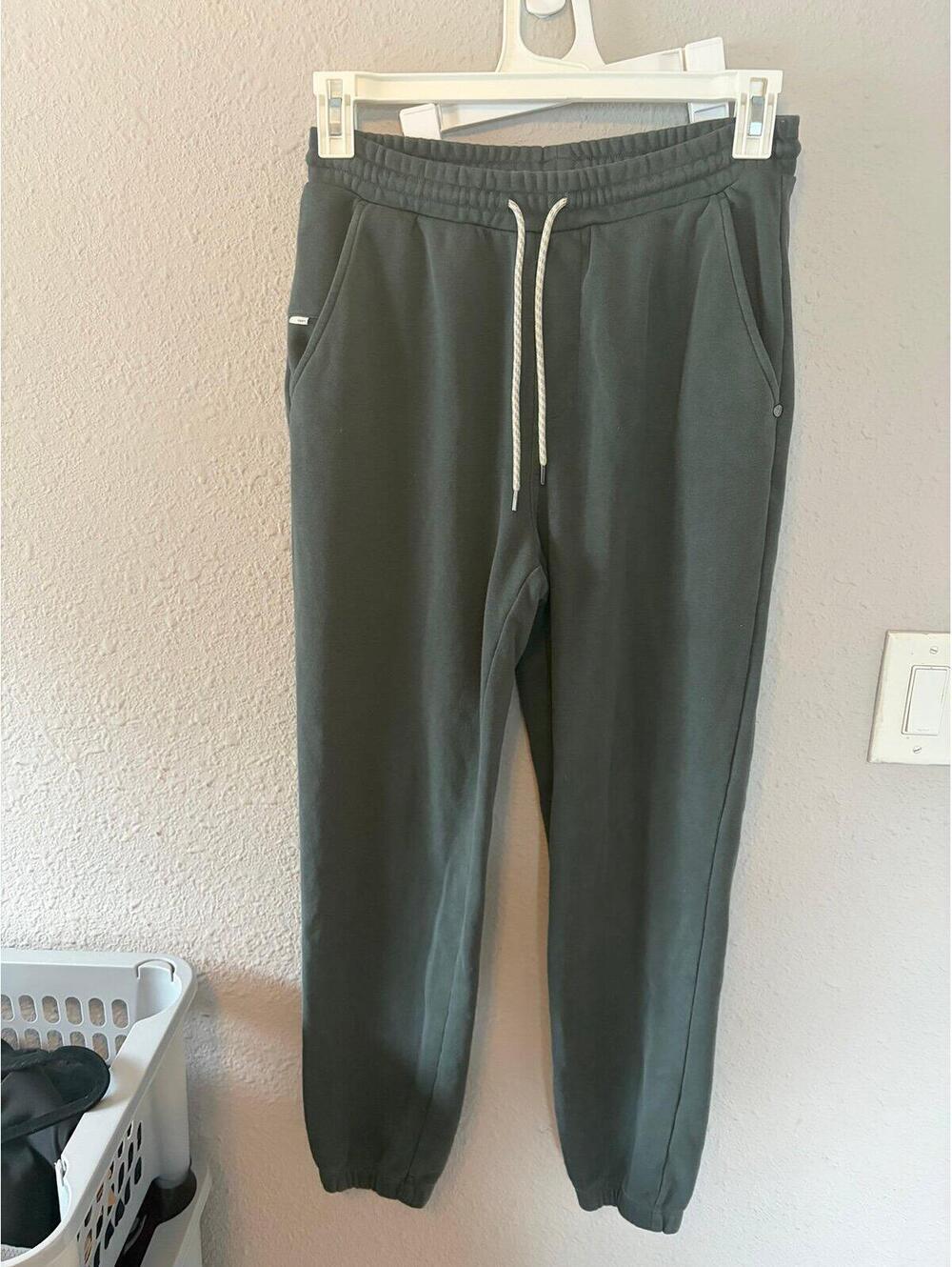 Men's Vuori Green Joggers. Size tags removed but best for S/M. Waist measures 14